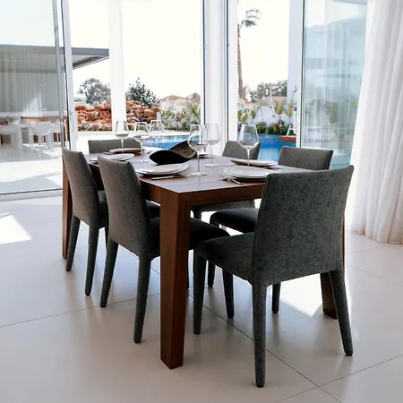 Villa Vivo Mare Beachfornt - Azure *